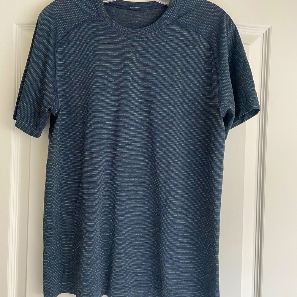 Lululemon workout shirt. Size M. Gently worn.